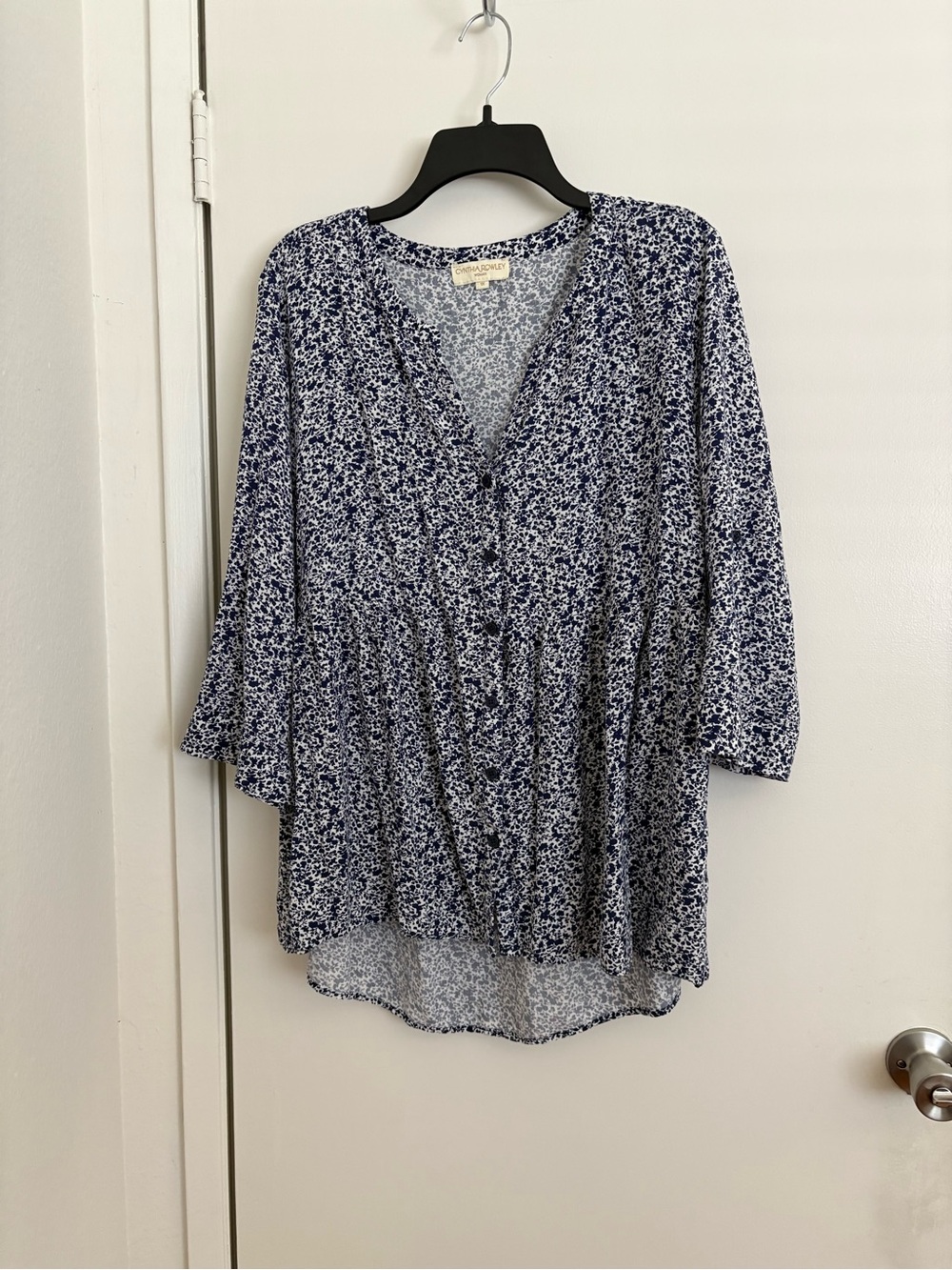 CYNTHIA ROWLEY Floral V-Neck Peplum Blouse in Navy and White